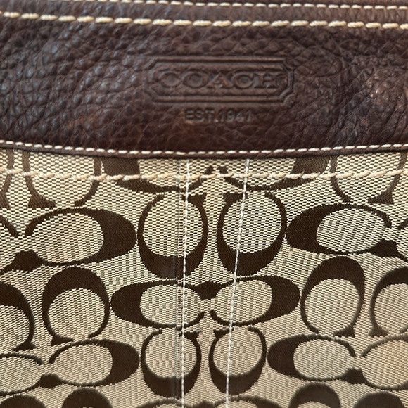 Coach shoulder bag. Coach Signature C Shoulder bag
Coach - Picture 2 of 9